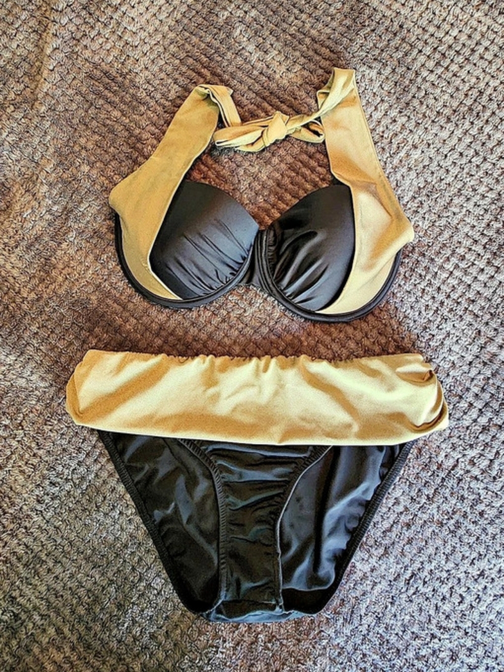 Venus Bikini Set in Black & Gold Size C Like New, Never Worn